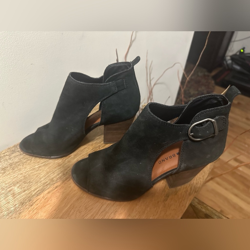 Lucky brand black suede peep toe/side booties